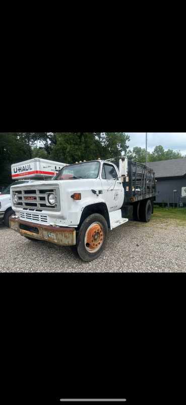 1989 GMC flatbed support truck